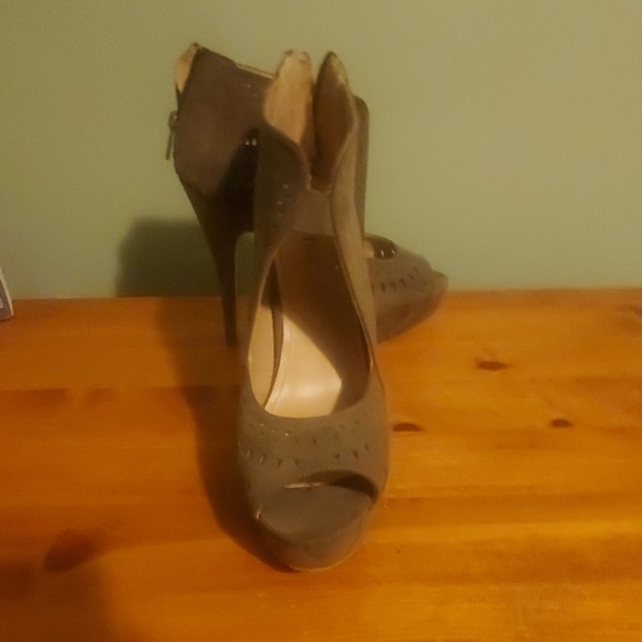 Olive Pumps - Picture 2 of 3